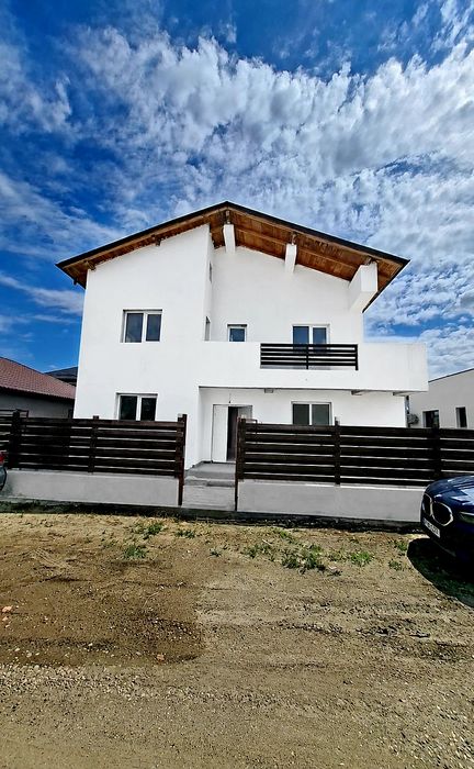 Vilă  de vânzare sau închiriere în Comuna Berceni-Vidra