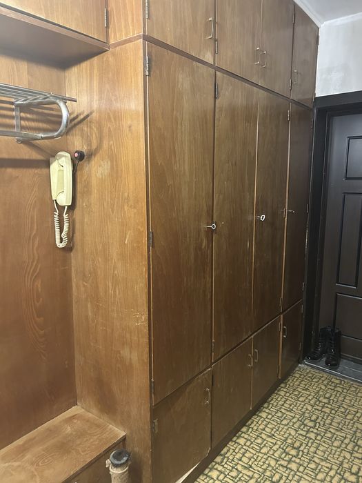 Гардероб разглобен и ламперия