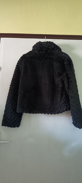 Късо дамско кожено палто от изкуствена материя