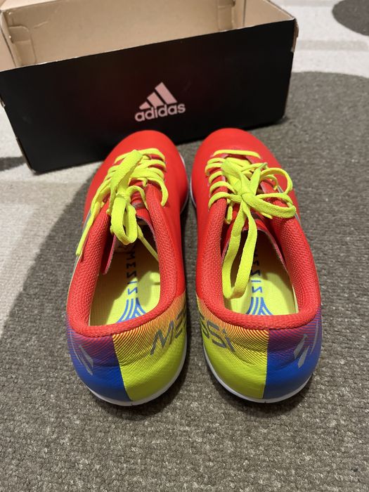 маратонки adidas за футбол