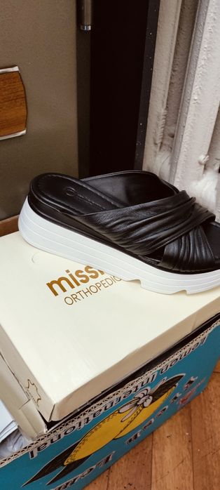 Продам кожанные шлепки