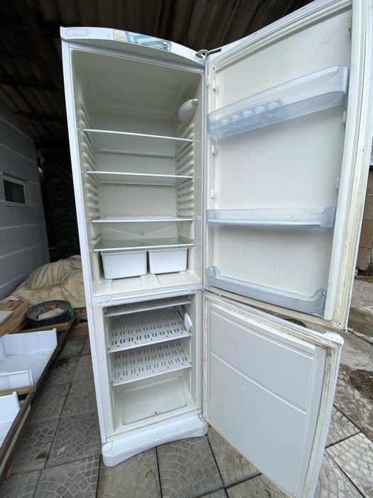 Холодильник Indesit