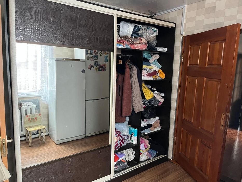 Продам большой шкаф