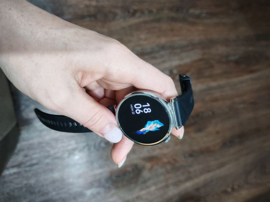 Смарт часы срочно продам