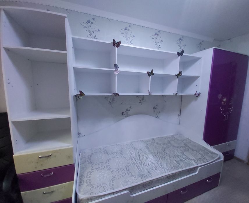 Продам спальный гарнитур,для девочки.