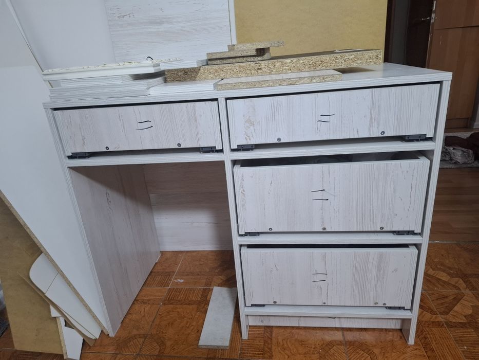 Продам стол комод  новый.