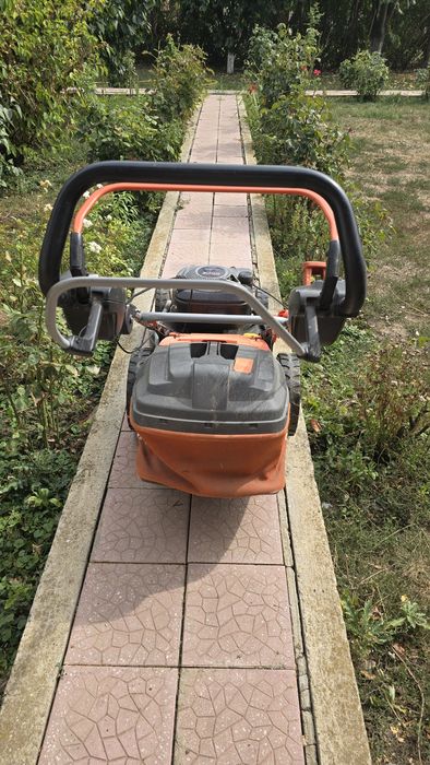 Masina tuns gazon Hitachi ML140E