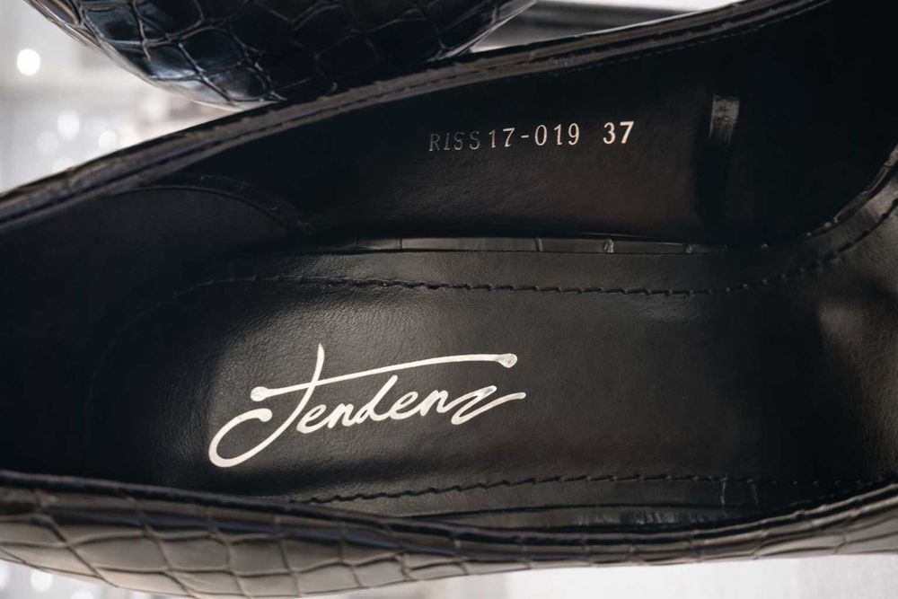 Красиви дамски обувки от Tendenz