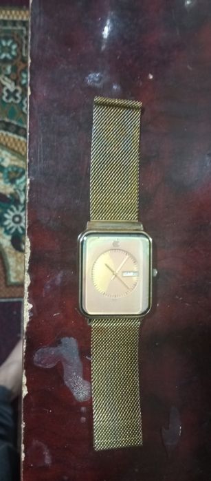 Соат айфон сотилади