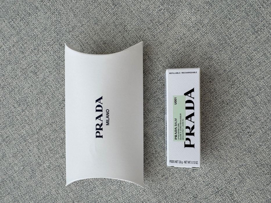 Prada blushing care  балсам за устни