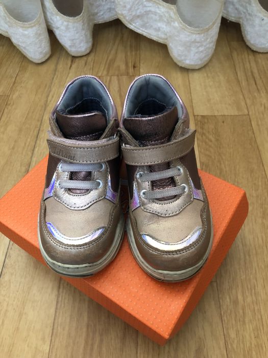 Кроссовки для девочки