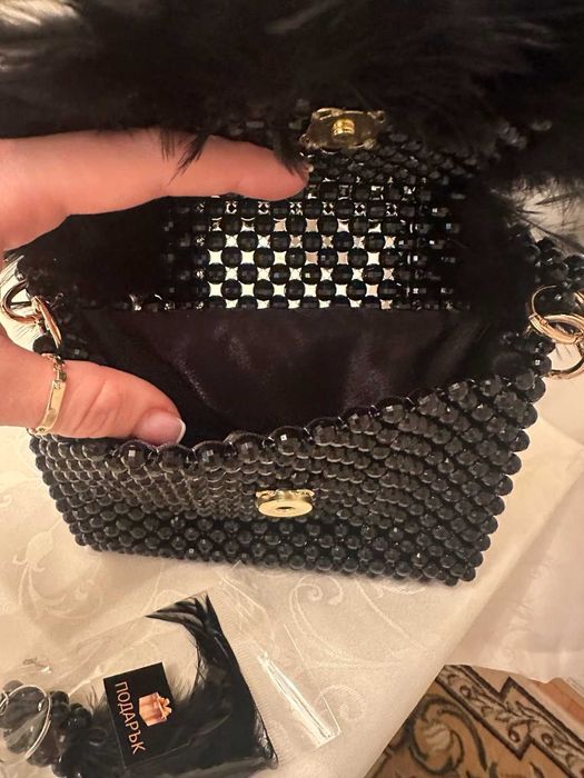 Черна елегантна чанта с естествени пера