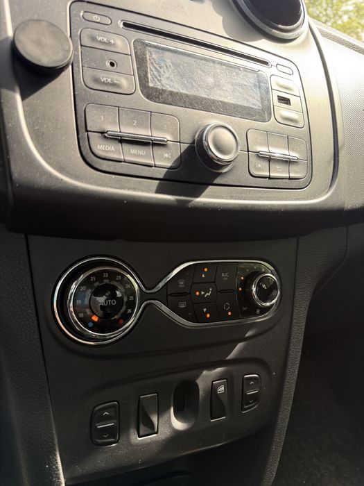 Dacia Logan 2015  + GPL / varianta 10 ani / Clima / 4 geamuri electrice +++