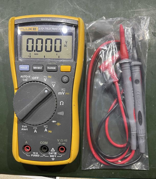 Мултимер FLUKE 117 true rms volt alert