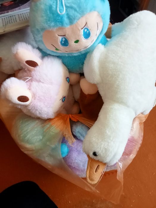 Продам мягкие игрушки новые.