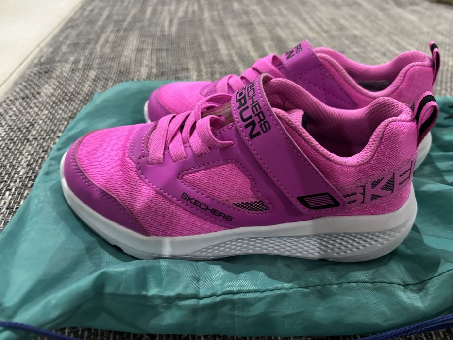Skechers fete roz