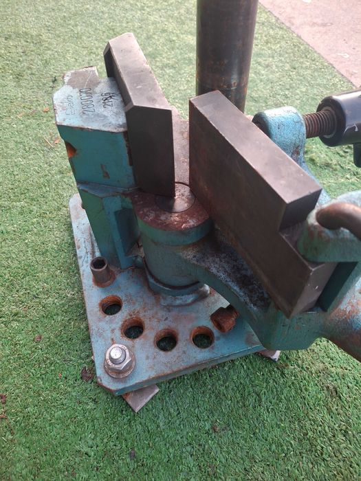 Машина за огъване на метали