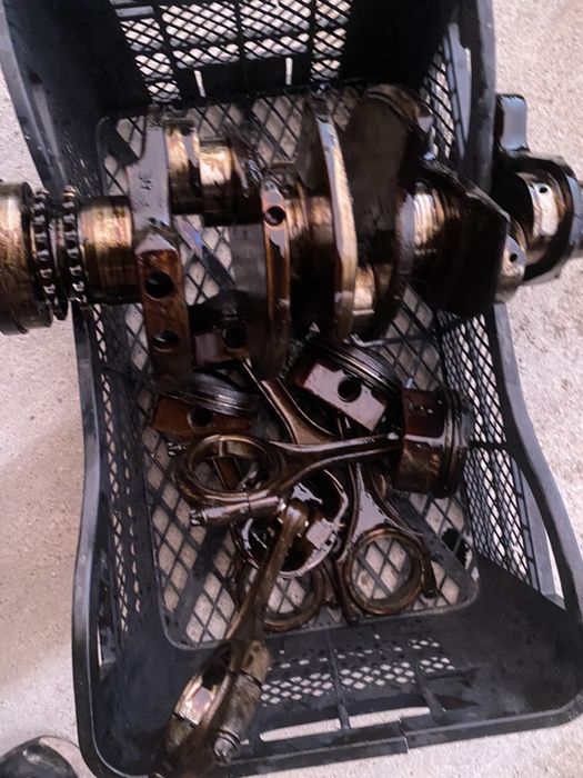 Колянов вал и бутала за Audi 3.2FSI а4,А6 Ауди