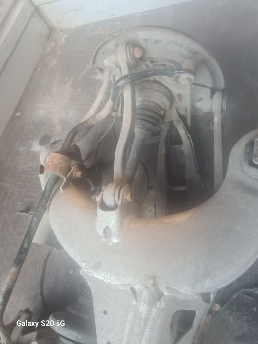 De vinzare punte spate complecta mercedes E 200