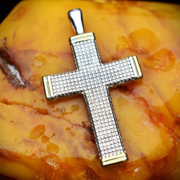 Сребърен медальон 925 „Кръст с орнаментика“–талисман за вяра и закрила