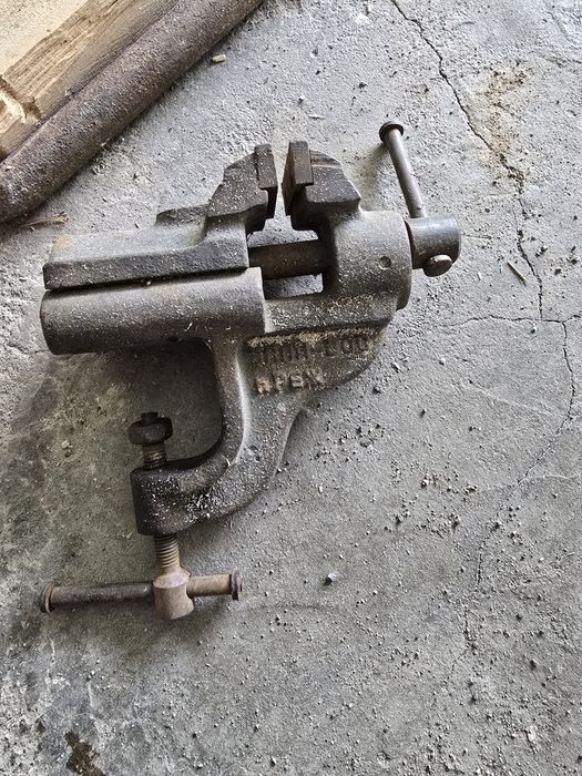 Продам на запчасти перфоратор