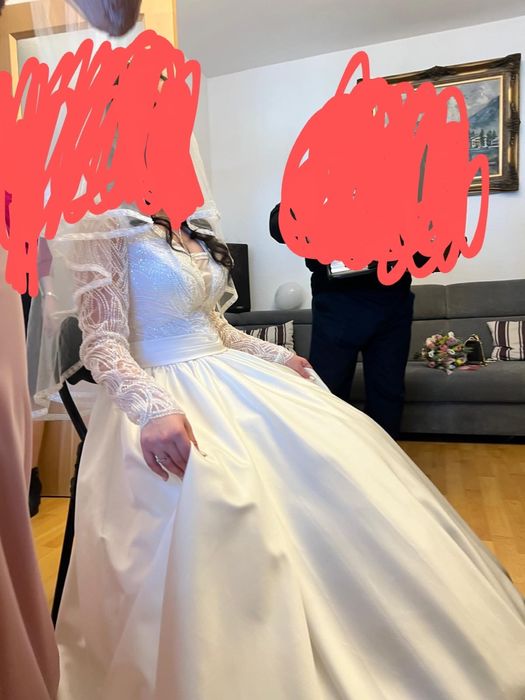 Vand Rochie Mireasa !