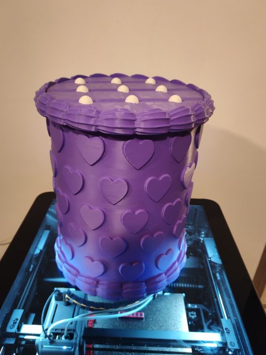 Cutie Cadou / Organizator în Formă de Tort cu Inimioare – Printat 3D, Premium