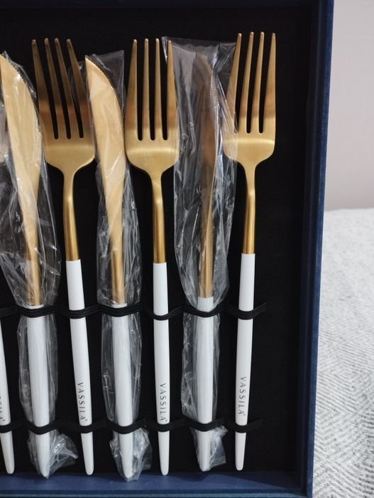 Набор столовых приборов продам