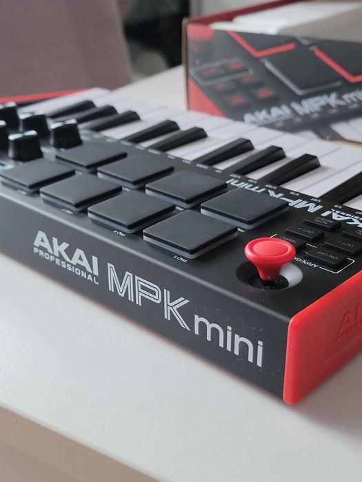 Claviatura / Controller MIDI Akai MPK Mini MK3 – Cutie completă