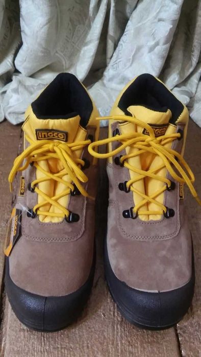 Ботинки 43 размер. Новые