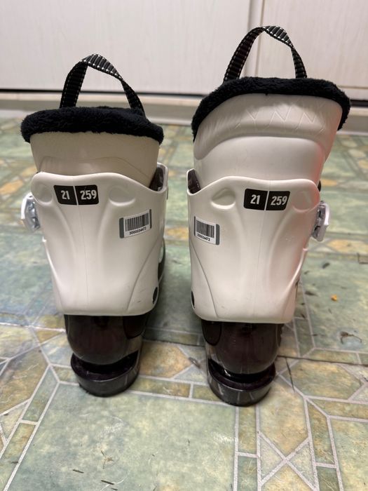 Продам детские лыжные ботинки Salomon