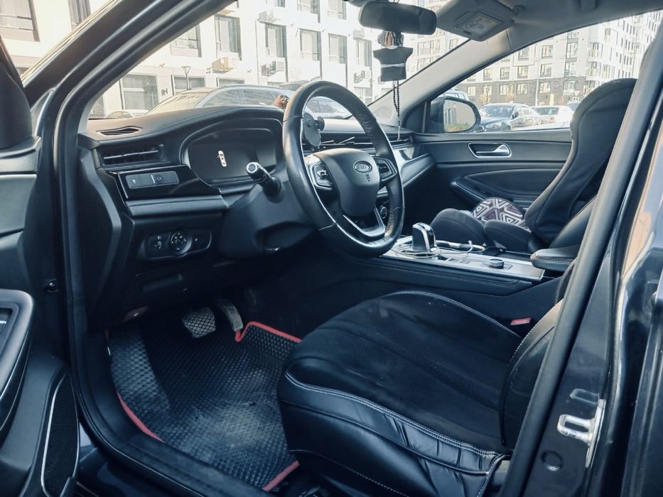 Продаю машину Omoda s5
