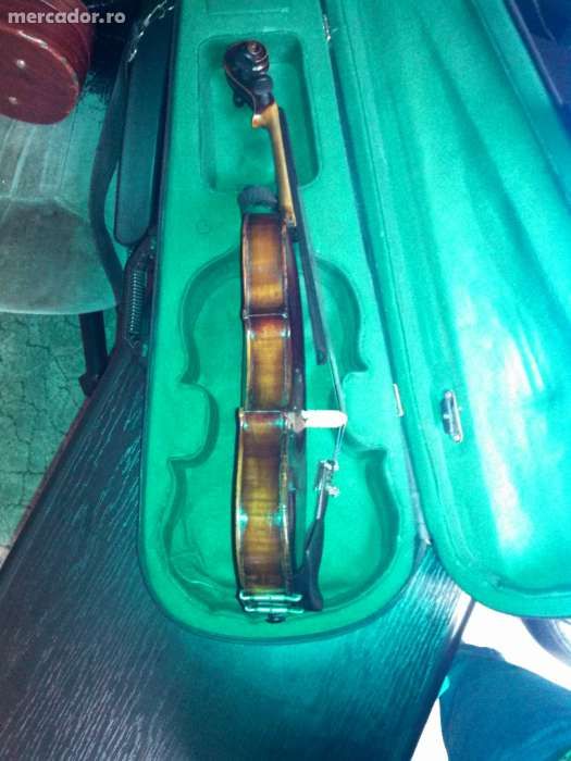 Vând vioară 4/4, veche, 100ani, Germania, model Stradivarius 1723