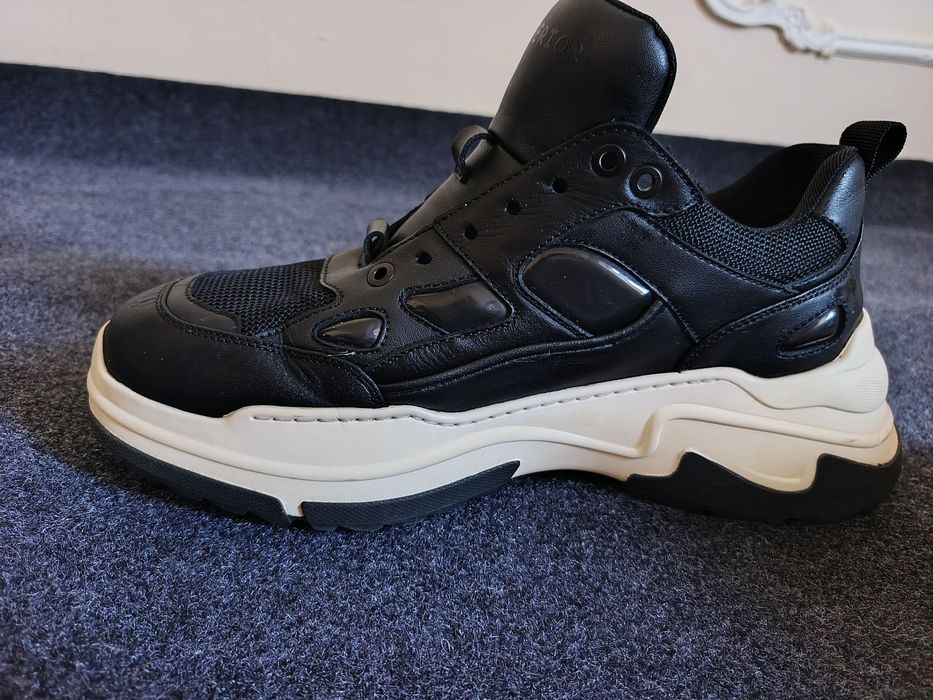 Продам кроссовки Trendiano 43