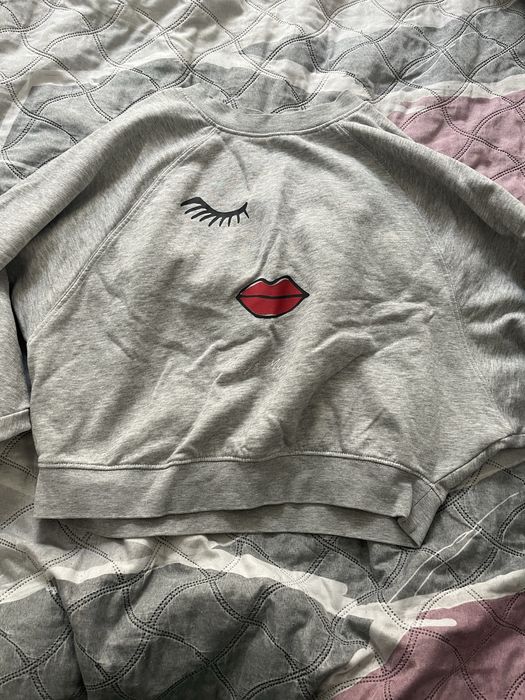 Пуловери и блузи