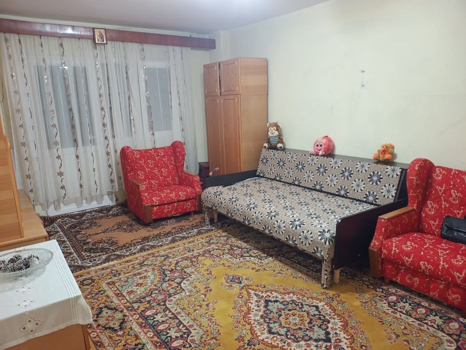 Apartament 3 camere de închiriat