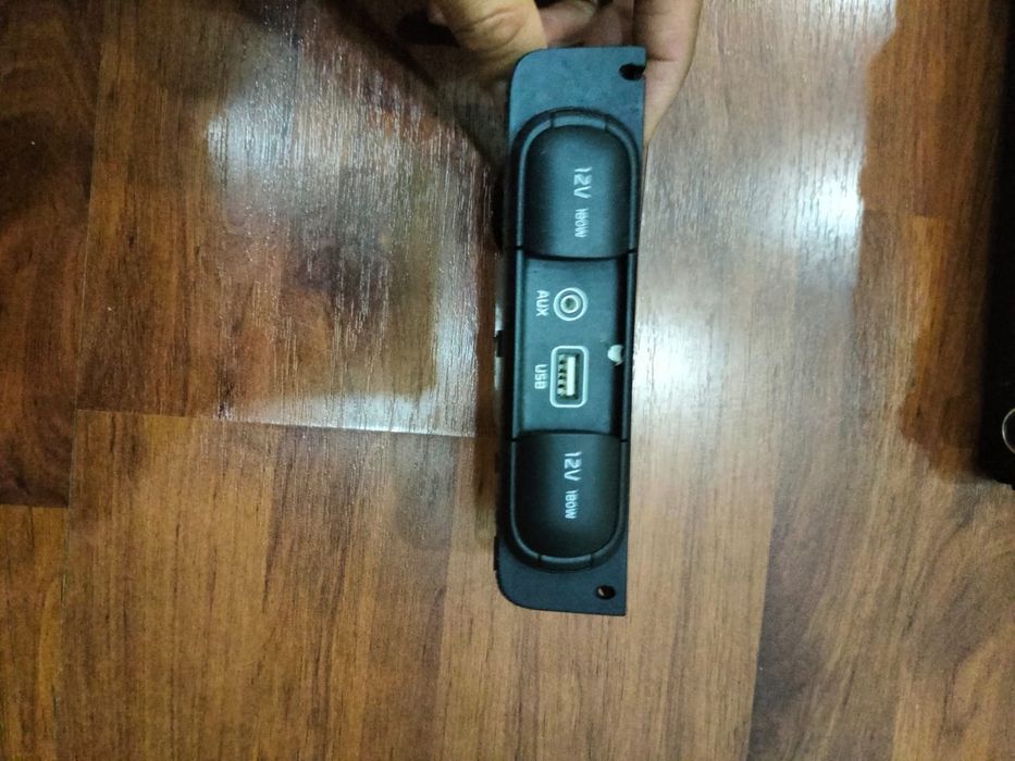 автомобильная панель с портами USB и AUX