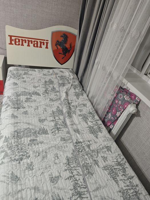 Продам кровать с тумбой
