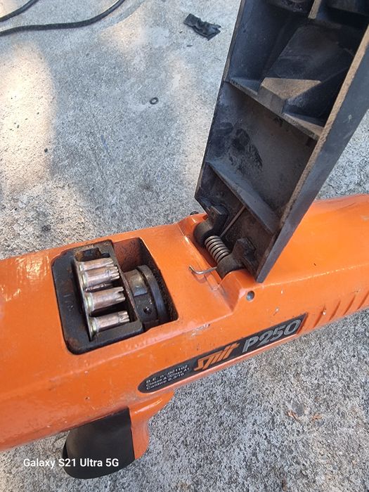 Pistol cu capse Spit