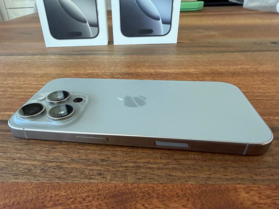 Apple iPhone 16 Pro 256GB White / Natural Titanium – кутии, документи, подарък кейсове