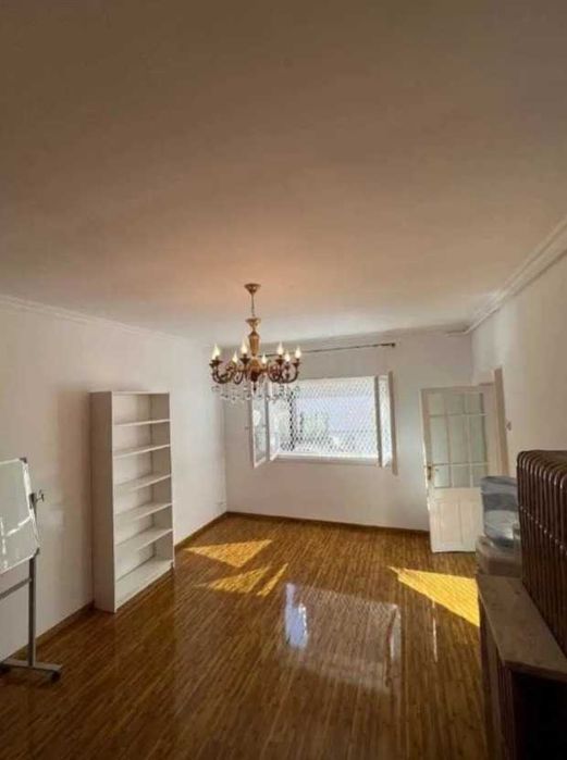 Proprietar, PIATA MUNCII, casa 3 camere de inchiriat, singur in curte