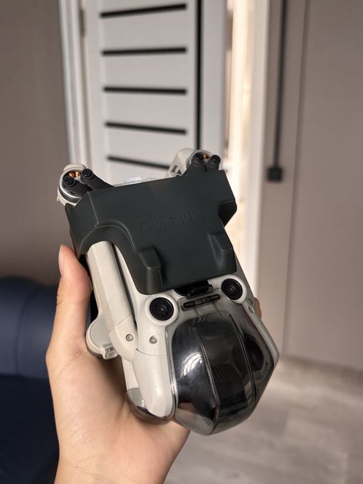 Дрон DJI Mini 4 Pro
