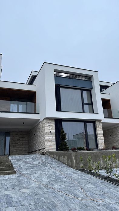 GlassWave - Sticla securizata / Balustrade din sticla / Dușuri din sticla