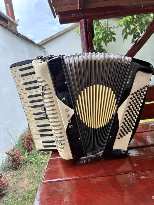 Acordeon italian Sonola Guerrini cu 72 de basi