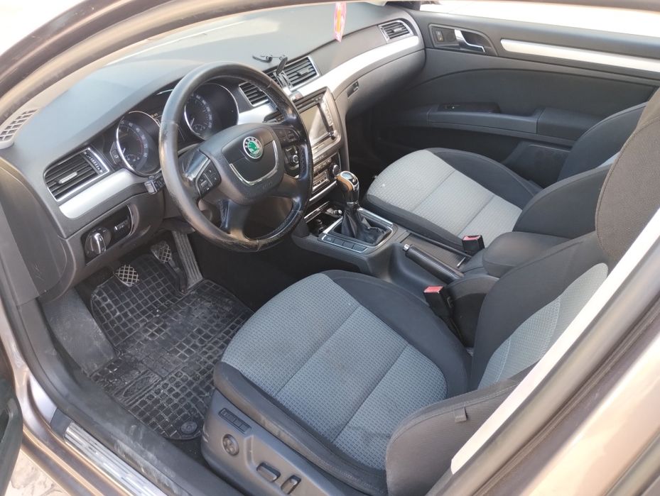Skoda Superb combi 2011 motor 2000 diesel 140 cp
Skoda Super Combi 2011 manuală