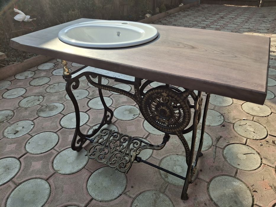 Măsuțe din fontă cu blat de stejar