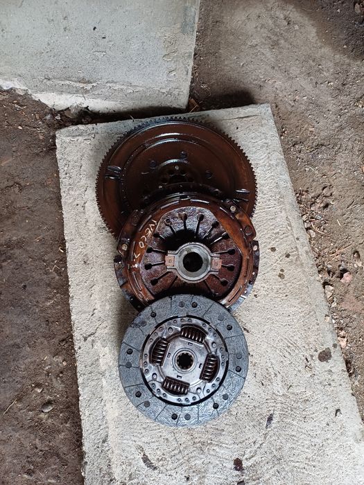 Kit ambreaiaj iveco dayli 23 euro4 volanta masa dubla an 2006/2011