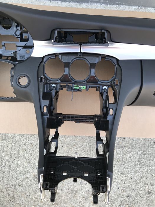 Plansa bord mercedes c-class 2022