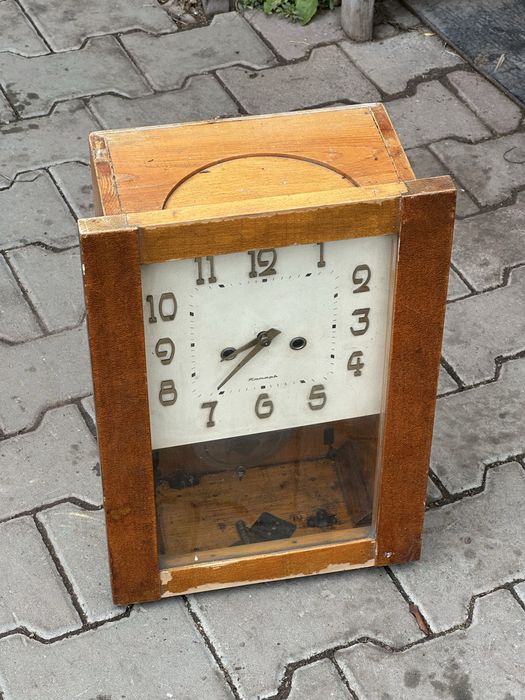 Советские деревянные часы с маятником