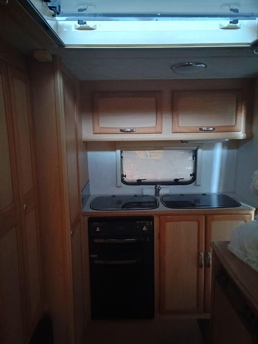 Продавам каравана елдис аванте 3.62м .Караваната е 2003г.